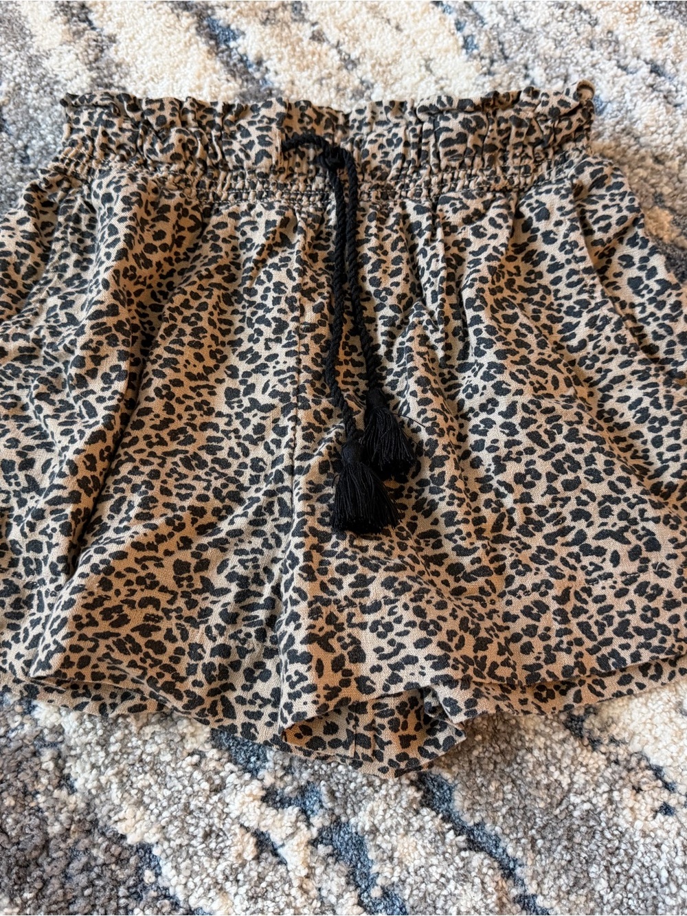 Abercrombie & Fitch Leopard Print High-Waist Shorts - Black & Tan